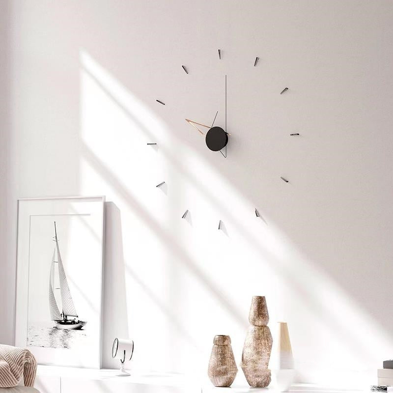 Silhouette Minimalist Wall Clock – Black Pointer Edition