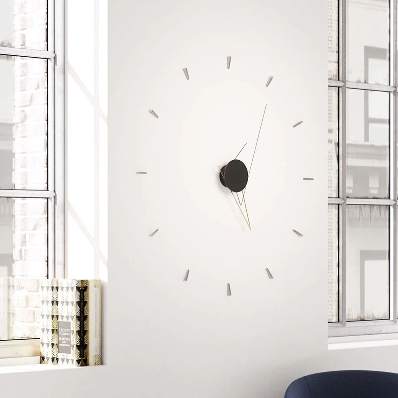 Silhouette Minimalist Wall Clock – Black Pointer Edition